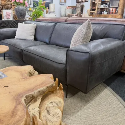 ☀️SUMMERSALE ☀️ Showroom banken in stoer robuust leer en hoekbanken direct leverbaar!